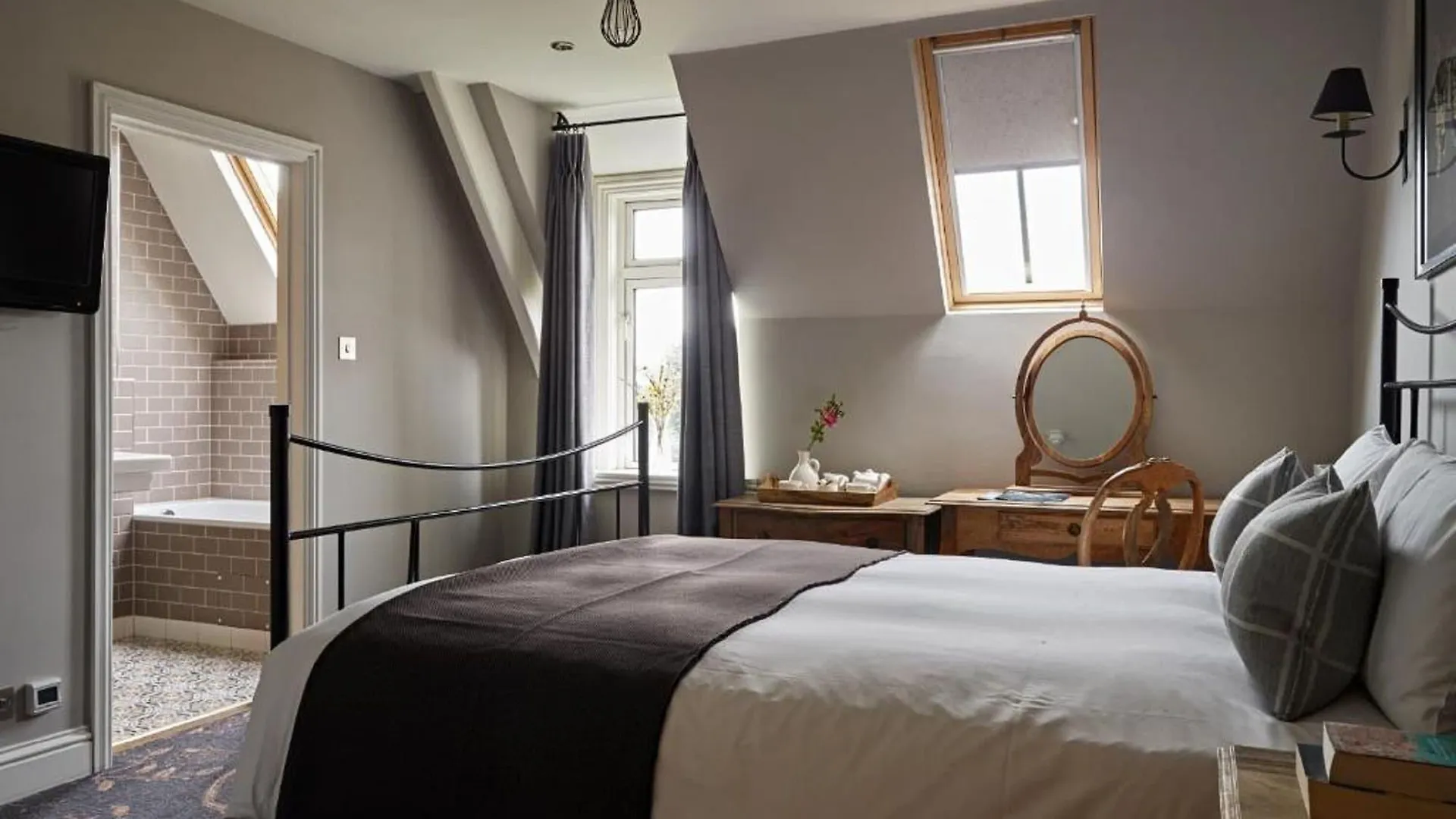 Cotswold Grange Bed & Breakfast Cheltenham