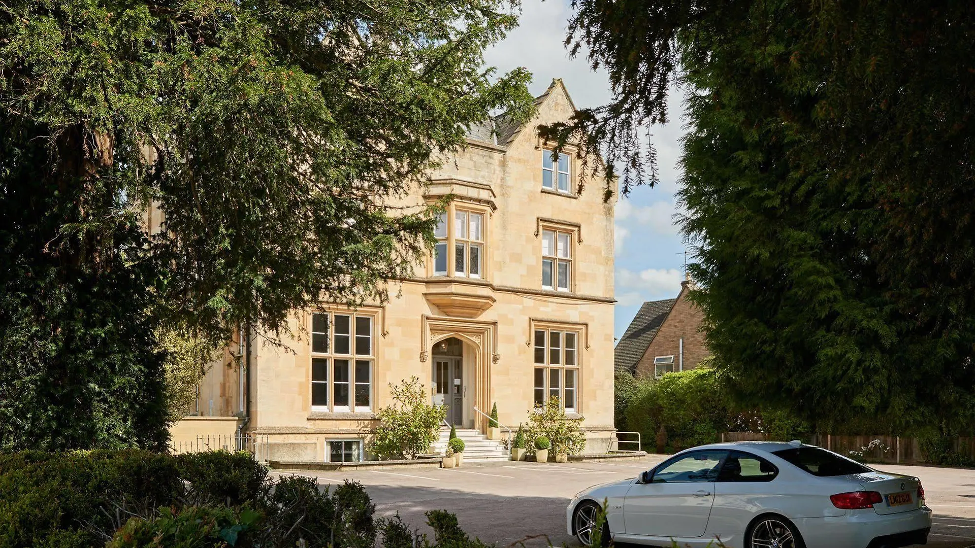 Cotswold Grange Bed & Breakfast Cheltenham