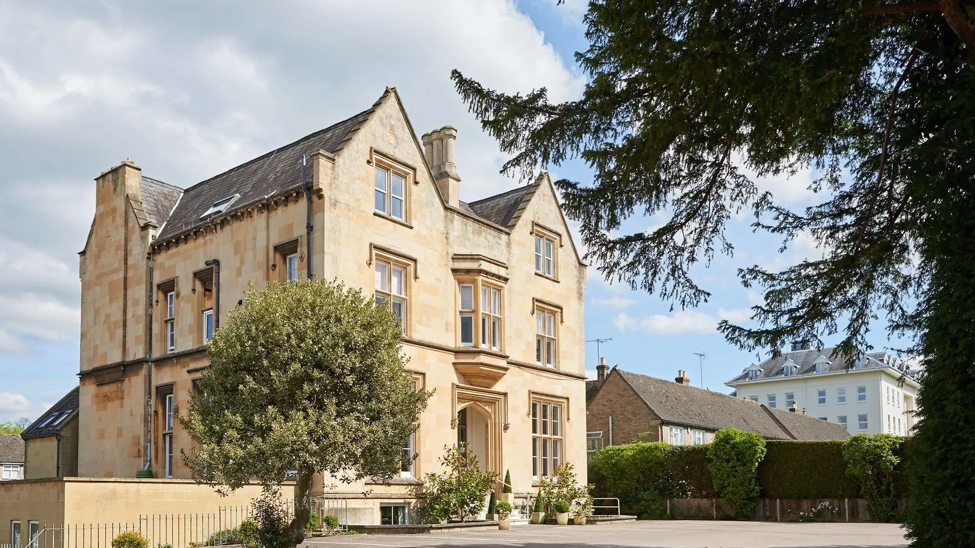 Cotswold Grange Bed & Breakfast Cheltenham